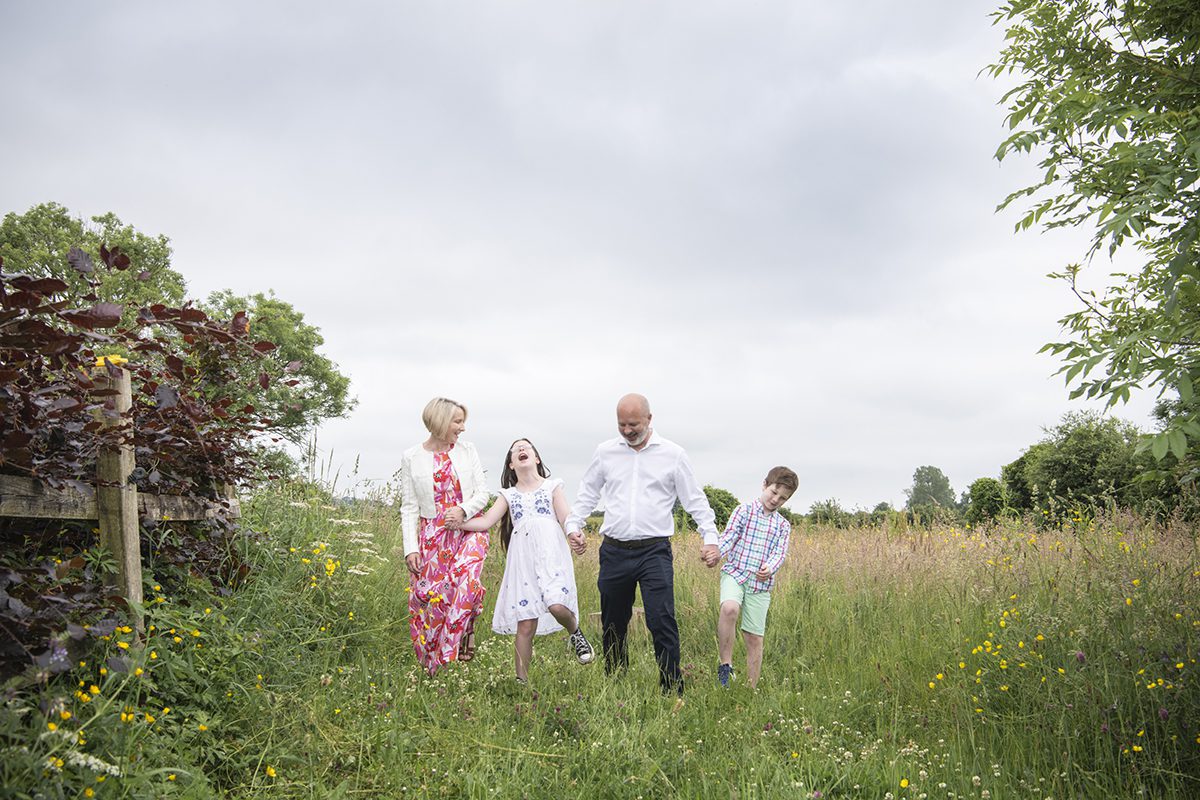 best poses for family photographs